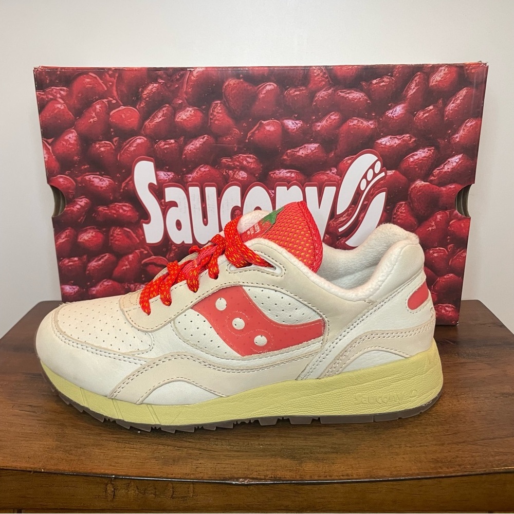 Saucony | Shadow 6000 Shoes - New York Cheesecake ; Womens 10